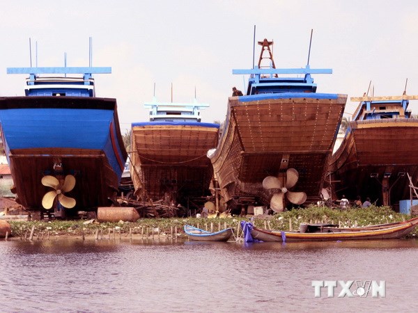 Hỗ trợ kịp thời cho ngư dân Quảng Ngãi bám biển